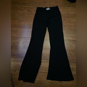 V-cut waistline, bootcut, black stretchy leggings